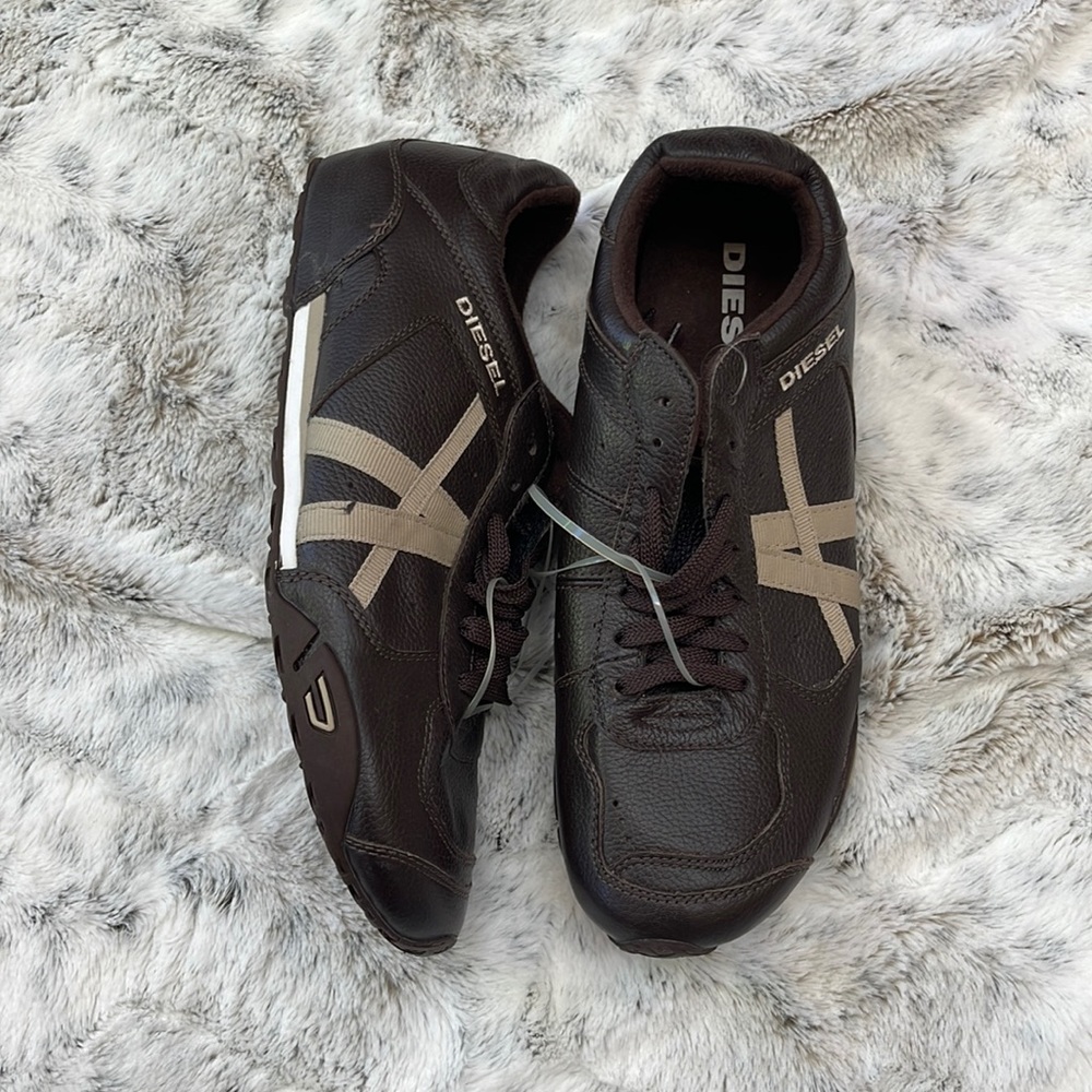 Diesel- Mens size 10 dark brown sneaker